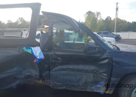 2000 Chevrolet Silverado 1500 z USA, uszkodzony, nr VIN 1GCEC14WXYE241404